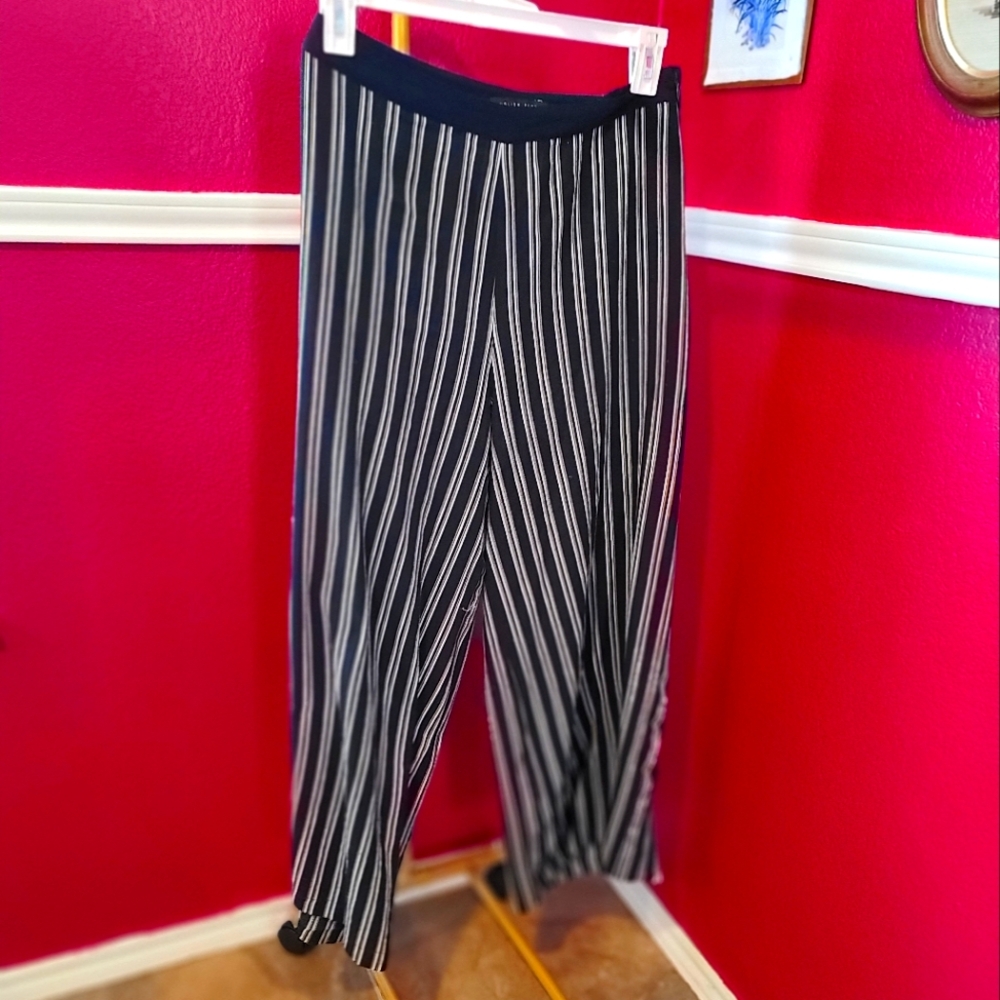 Blue and white striped wide pants